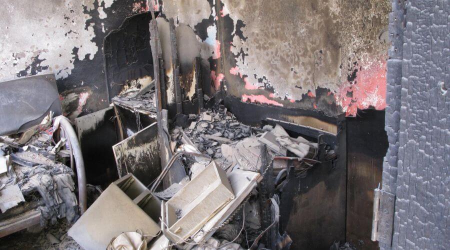 Why choose water damage restoration service for commercial flood cleanup in Boca Raton